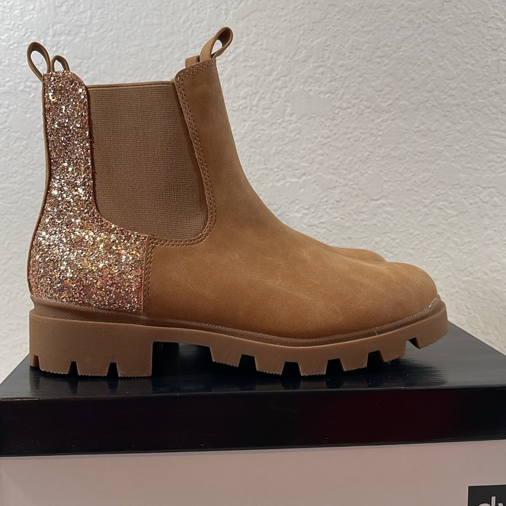 DV DOLCE VITA Women's Davys Chelsea Boot Big Kids Size 5 NEW - Picture 4 of 16